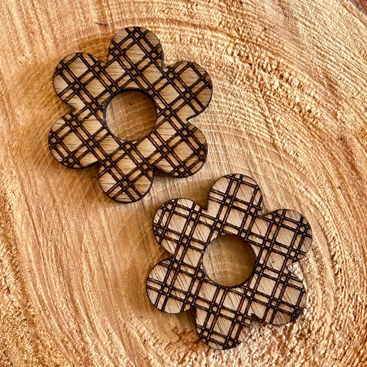 Boucles d’oreilles créoles & fleurs interchangeables en bois de noyer