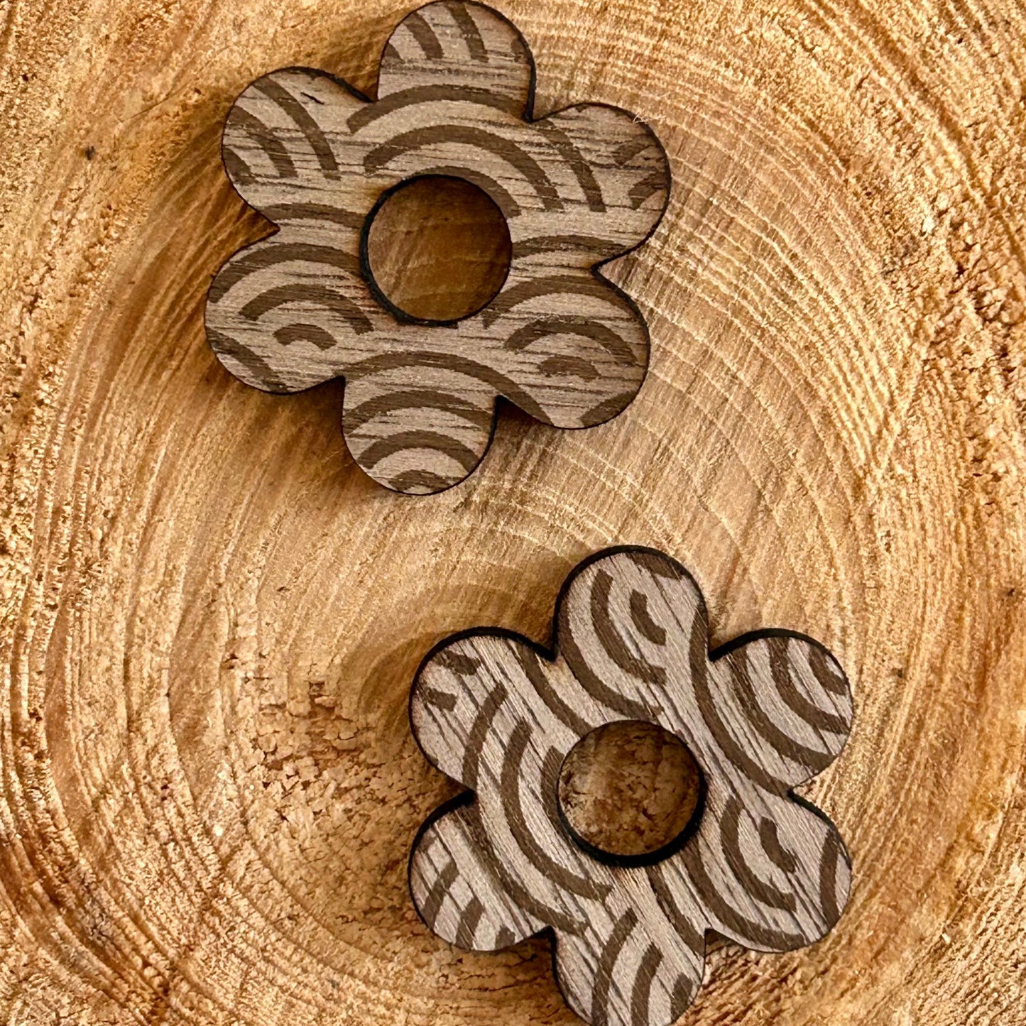 Boucles d’oreilles créoles & fleurs interchangeables en bois de noyer