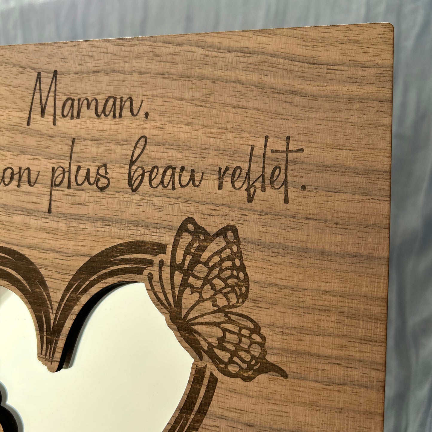 Miroir en bois gravé – “Maman, tu es mon plus beau reflet”