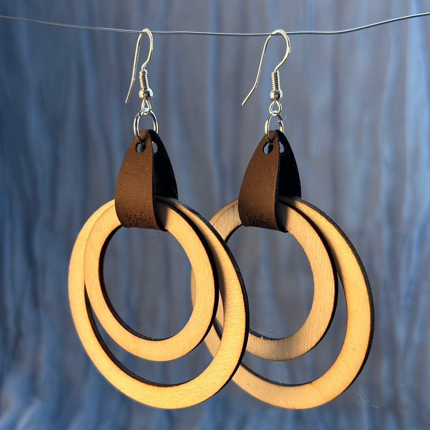 Boucles d’oreilles en bois & cuir – Design géométrique minimaliste – Bijoux naturels faits main