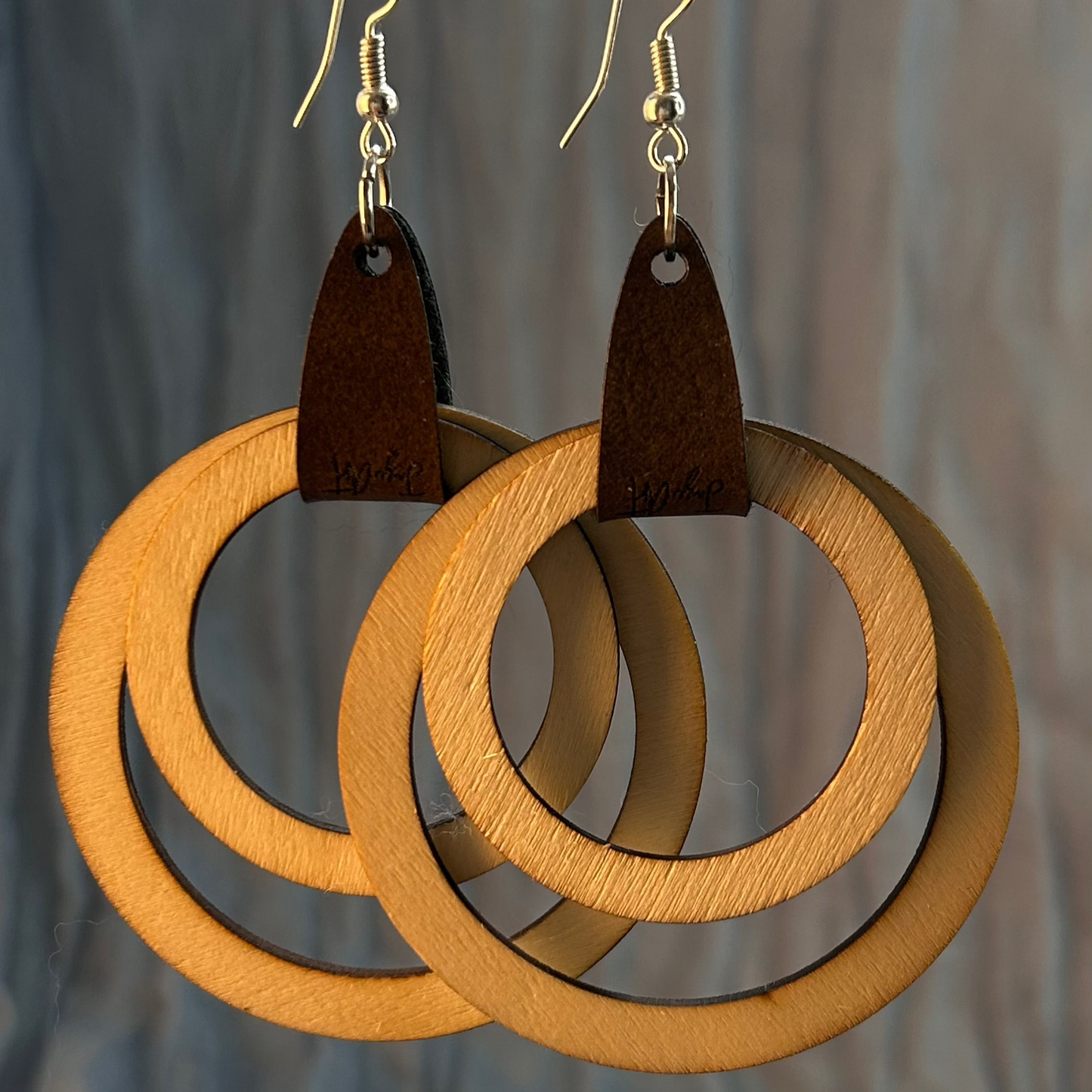 Boucles d’oreilles en bois & cuir – Design géométrique minimaliste – Bijoux naturels faits main