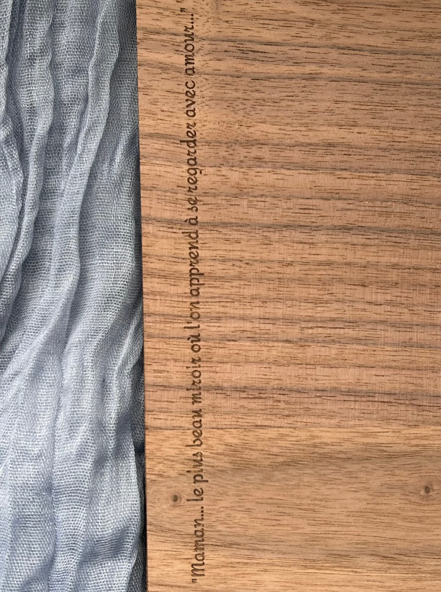 Miroir en bois gravé – “Maman, tu es mon plus beau reflet”