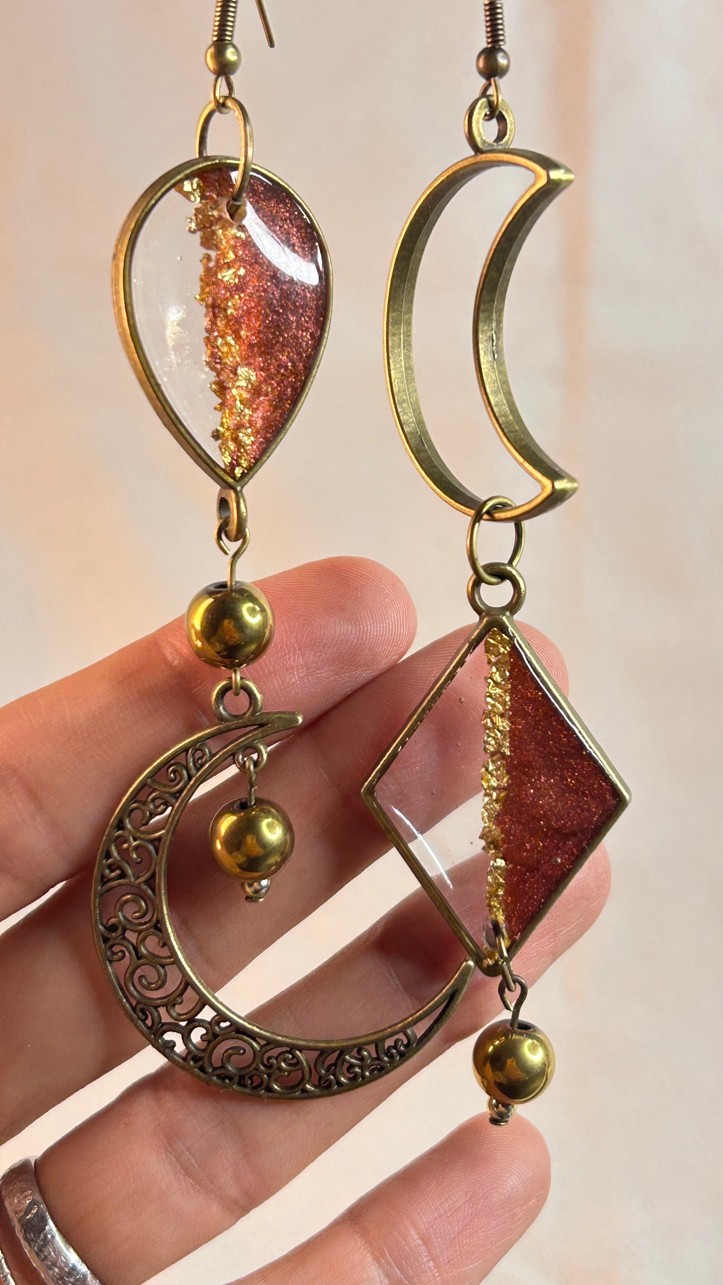 Boucles d’oreilles “Crépuscule d’Or” – élégance solaire & symboles lunaires