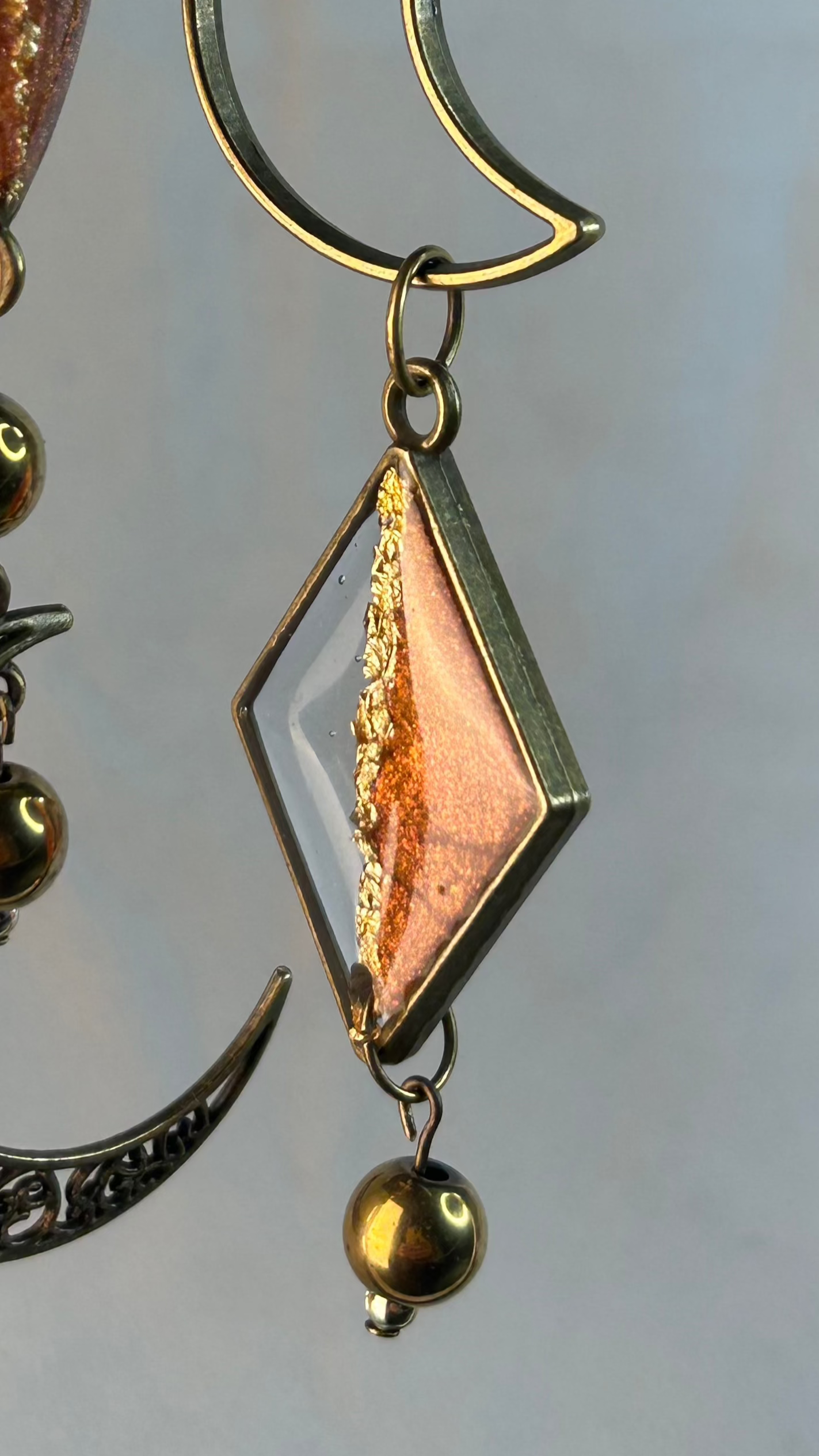 Boucles d’oreilles “Crépuscule d’Or” – élégance solaire & symboles lunaires