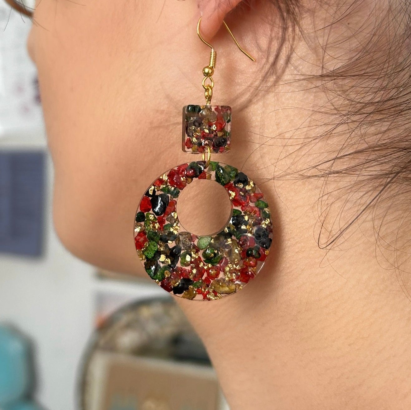 Boucles d'oreilles résine, encens de Bethleem et éclats de verres dorés